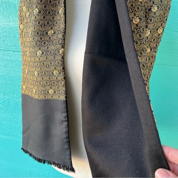 AUTHENTIC HERMÉS MENS BLACK AND GOLD SILK AND ANGORA TRIBAL MUFFLER SCARF - Picture 5 of 6